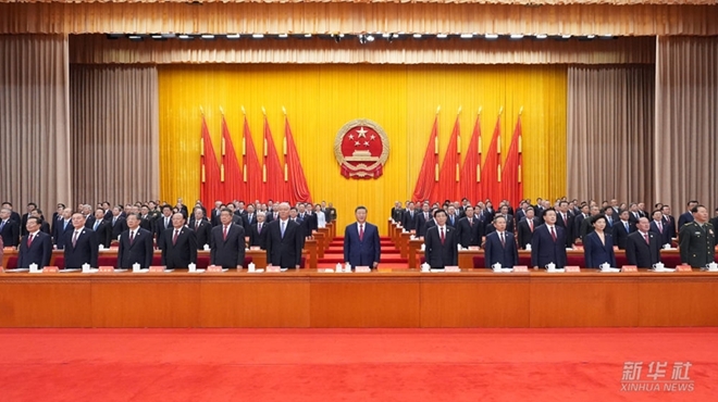 习近平出席新疆维吾尔自治区成立70周年庆祝大会